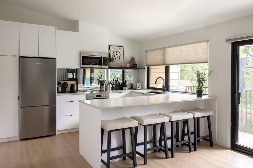 Casa Bramble Luxury 2Bed Suite Near Uofa Hospital Едмонтон Екстер'єр фото