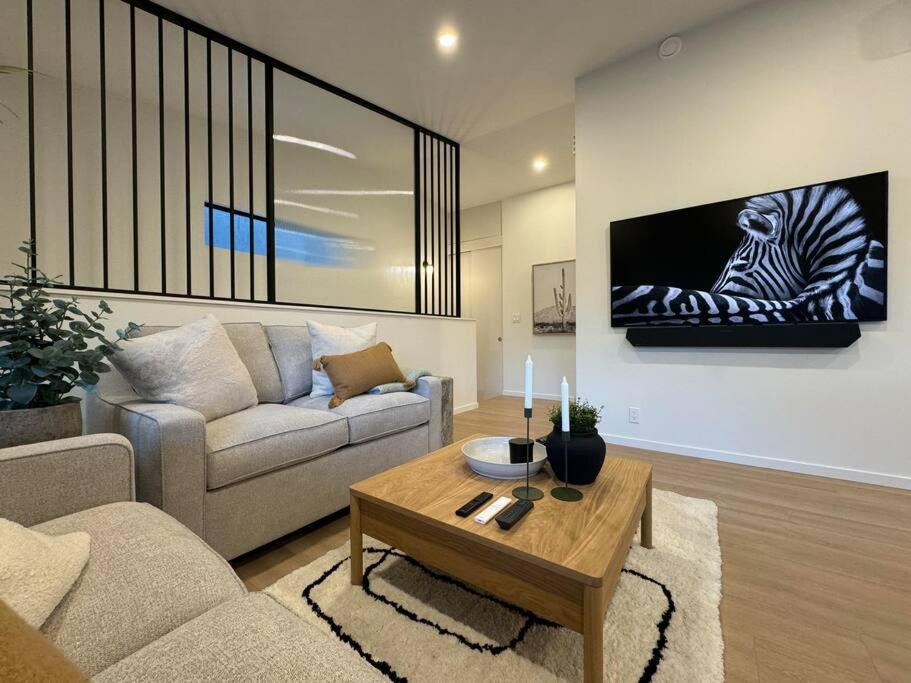 Casa Bramble Luxury 2Bed Suite Near Uofa Hospital Едмонтон Екстер'єр фото